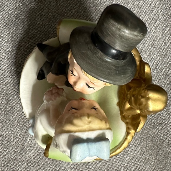 Vintage Japan Kissing Bride and Groom music box - Picture 5 of 7